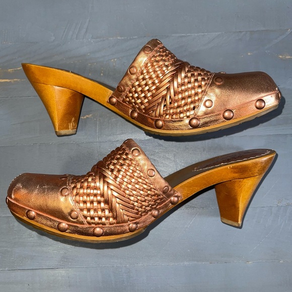 BRIDGET SHUSTER Leather Woven Metallic Wooden Studded 1960’s inspired Clogs - Picture 3 of 7